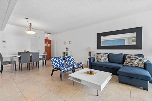 Komffy Apt w/2 Queen Beds & Canal View at Tides 38 Komffy