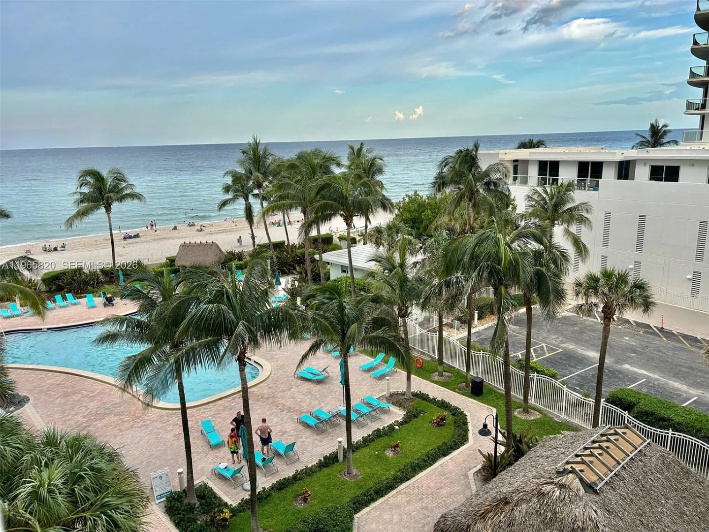 Home w/2 Queen beds & Ocean View (5th floor) | Tides 7 Komffy