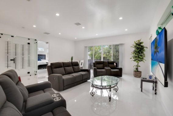 Komffy Modern 3BR/2BA Home – Ft. Lauderdale 1 Komffy