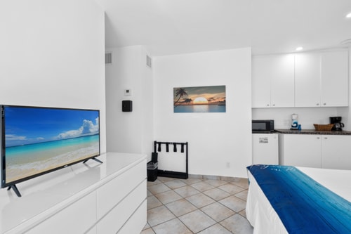 Queen Studio + Kitchenette | Budget Gem 15 Komffy