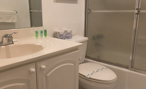 Komffy Apt w/2 Queen Beds & Canal View at Tides 23 Komffy