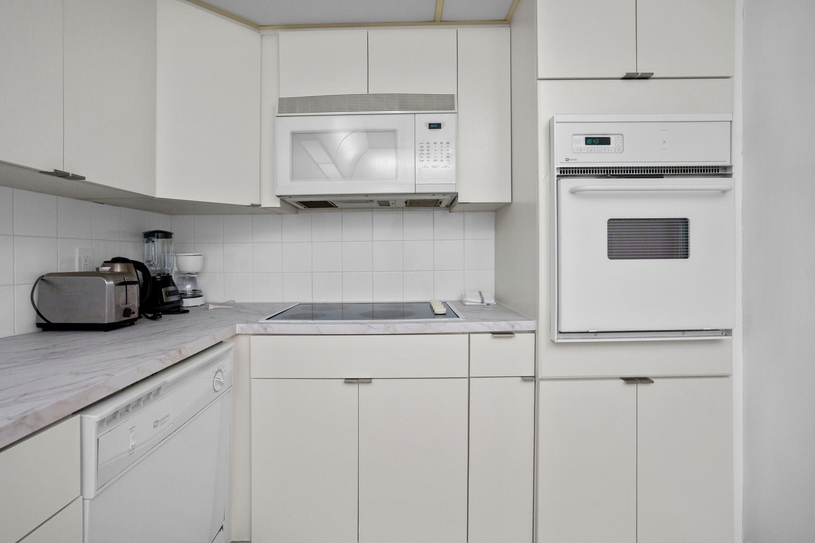 Condo w/2 Queen beds & Ocean View | Tides 12 Komffy