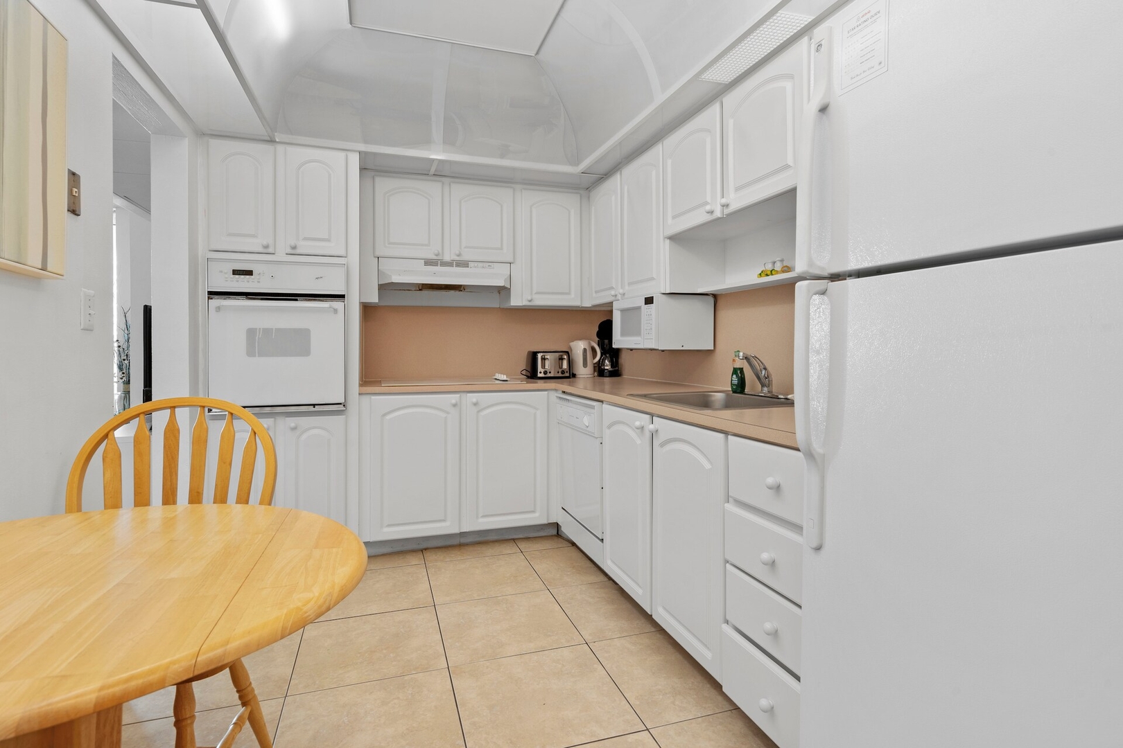 Apt w/2 Queen Beds & Canal View at Tides 4 Komffy
