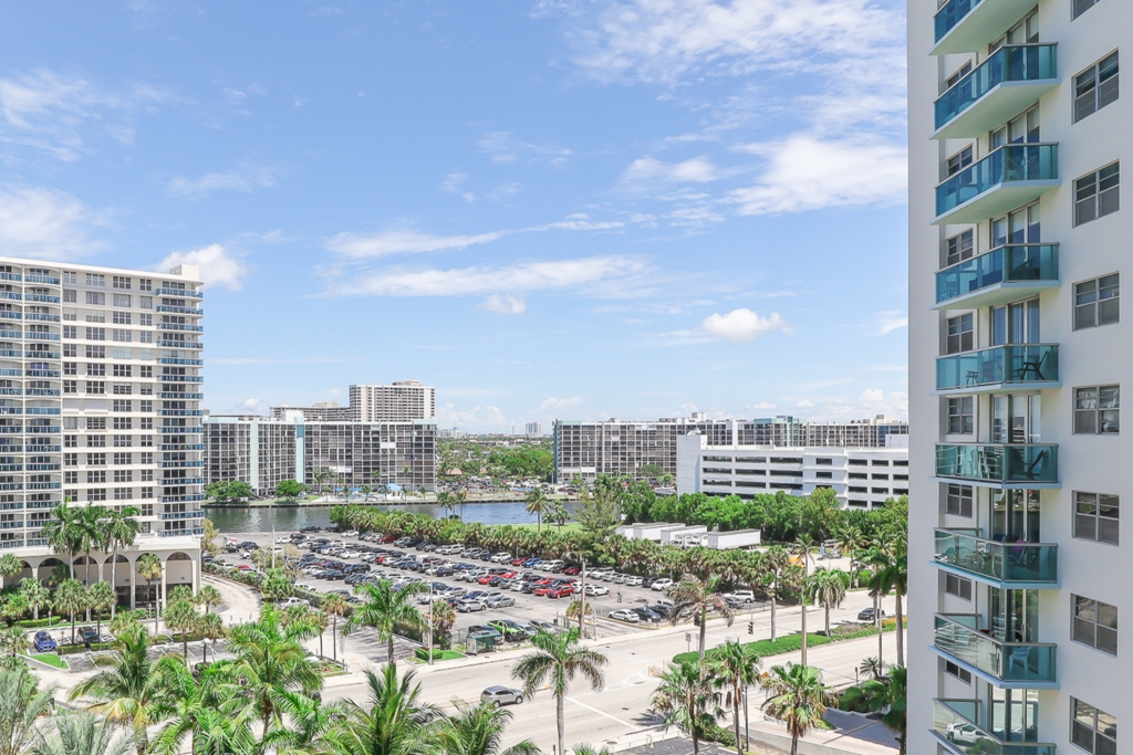 Komffy Apt w/2 Queen Beds & Canal View at Tides 6 Komffy