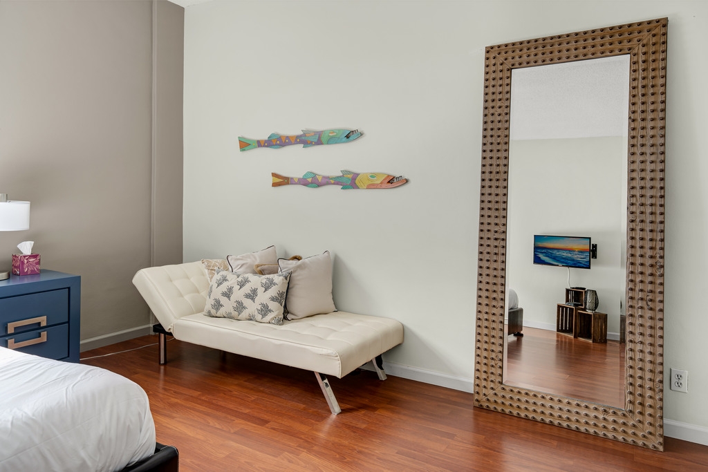 Penthouse w/Queen Bed & Ocean View at Tides 18 Komffy