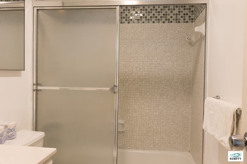 Komffy Apt w/2 Queen Beds & Canal View at Tides 33 Komffy