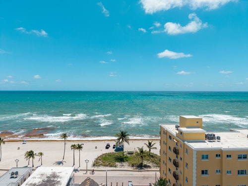 Queen Studio + Kitchenette | Near Beach 35 Komffy
