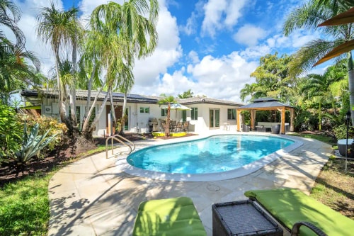 Lush 4 BED 2 BATH FLL 21 Komffy