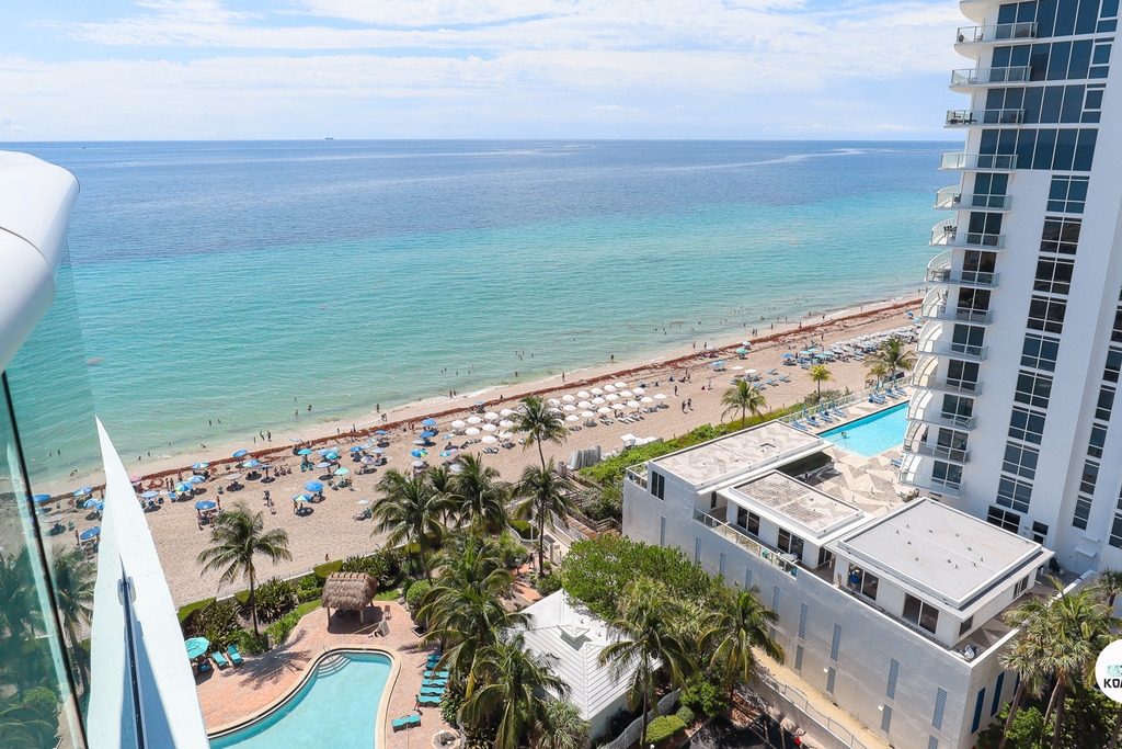Penthouse w/Queen Bed & Ocean View at Tides 10 Komffy
