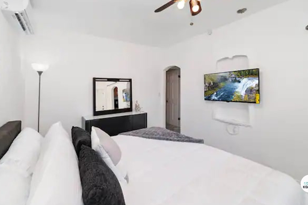 Waterside Studio w/ King bed - Hollywood 11 Komffy