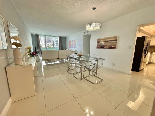 Home w/2 Queen beds & Ocean View (5th floor) | Tides 6 Komffy