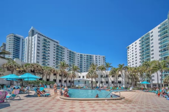 Home w/2 Queen beds at Tides 22 Komffy