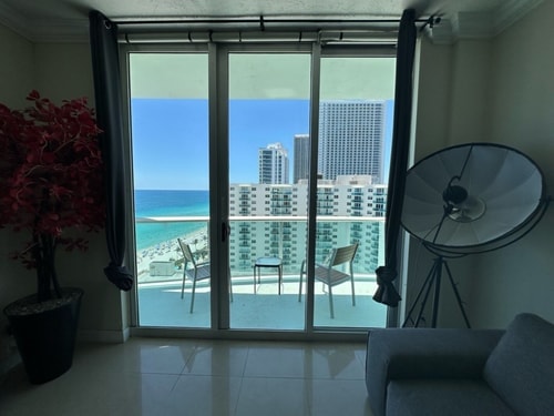 Penthouse w/ King Bed & Ocean View at Tides 2 Komffy