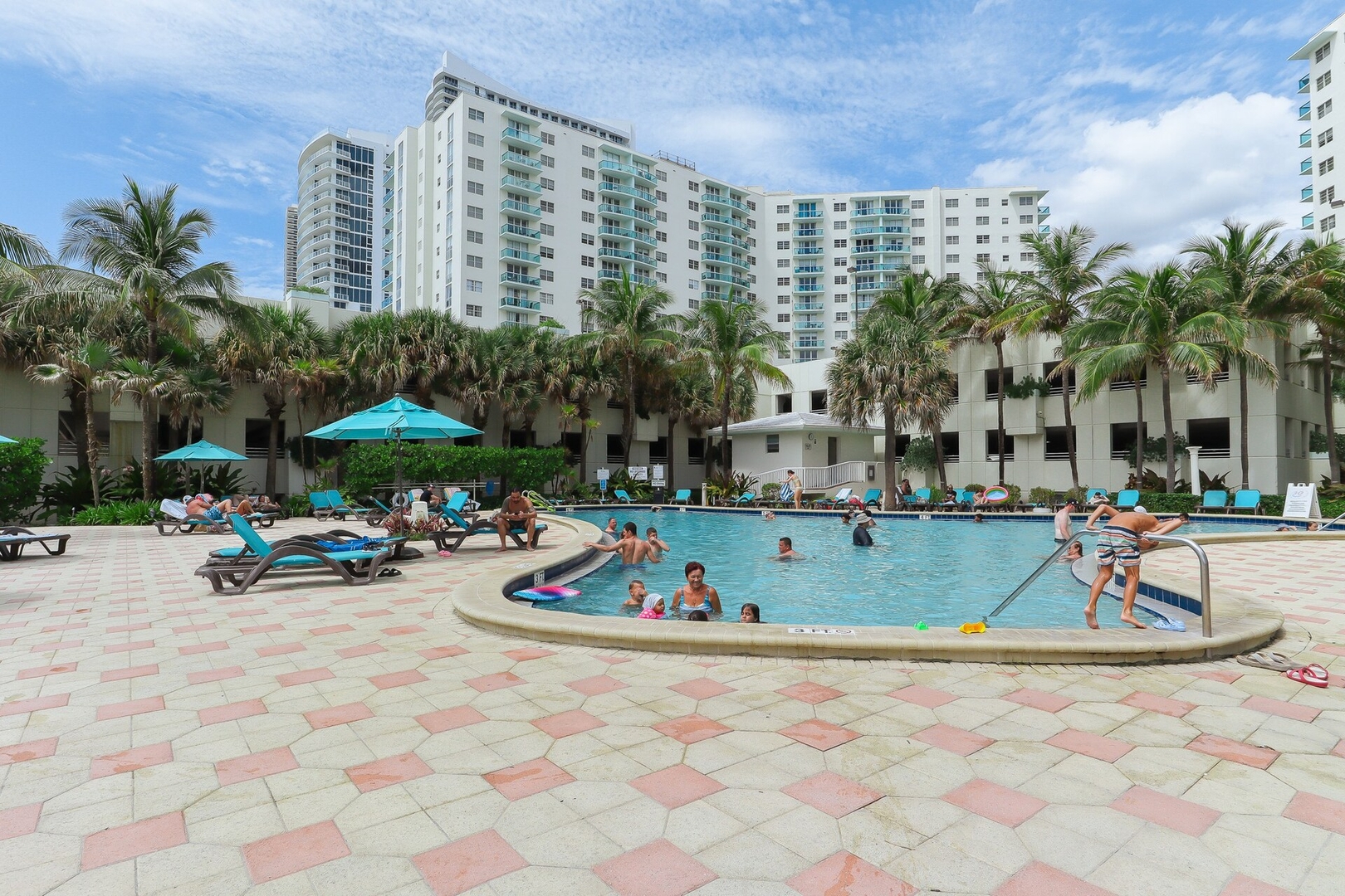 2Bed/2Bath, 4QueenBeds & OceanView at Tides 35 Komffy