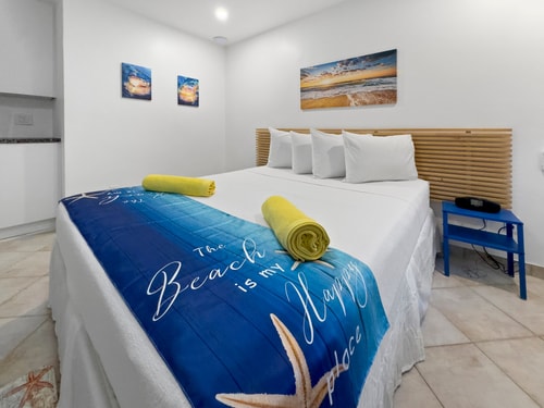Queen Studio + Kitchenette | Near Beach 6 Komffy