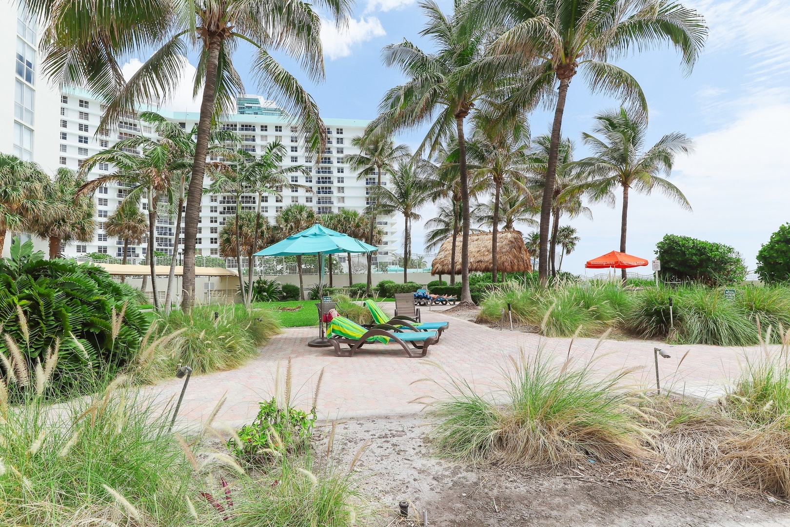 Apt w/2 Queen Beds & Canal View at Tides 22 Komffy