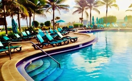 Penthouse w/ King Bed & Ocean View at Tides 26 Komffy