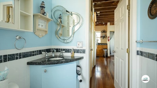 Komffy Waterfront Studio w/King Bed & Free Parking 11 Komffy