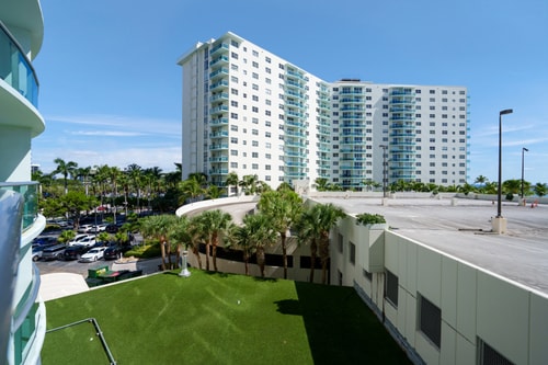 Condo w/2 Queen beds & Ocean View | Tides 17 Komffy