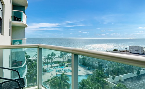 Apartment w/2 King Bed & OceanView at Tides 17 Komffy