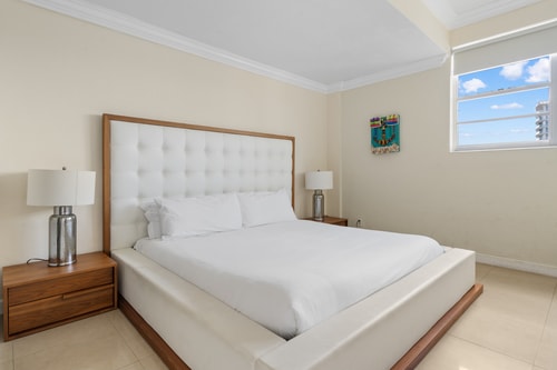 Penthouse w/ King Bed & Ocean View at Tides 15 Komffy Canada
