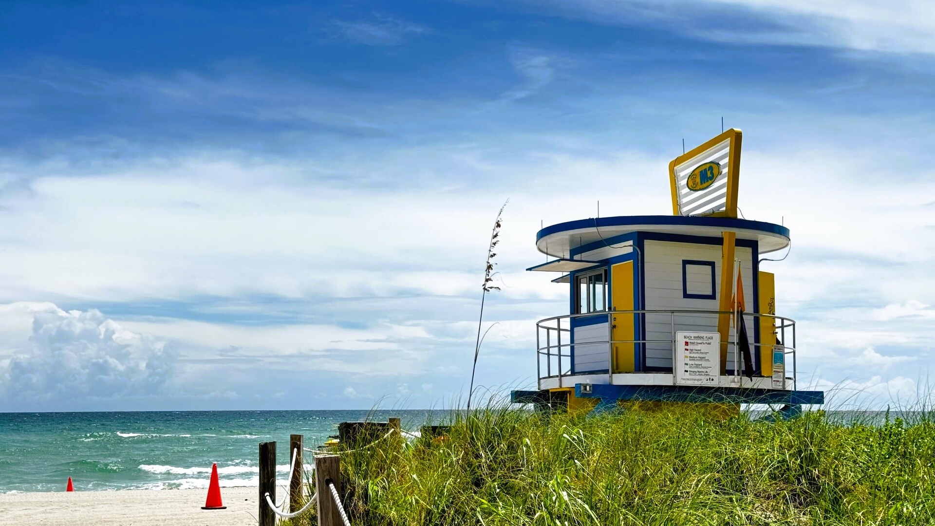 Bright Queen Studio + Kitchen | Quiet 13 Hollywood Sunrise Hotel