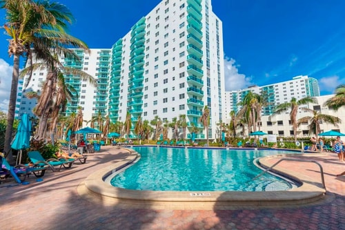 Komffy Condo w/2 Queen beds & Ocean View | Tides 18 Komffy