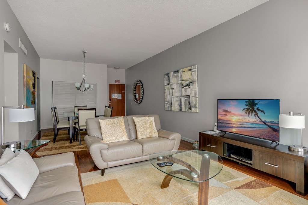 Penthouse w/Queen Bed & Ocean View at Tides 8 Komffy