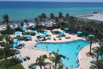 Penthouse w/ King Bed & Ocean View at Tides Komffy