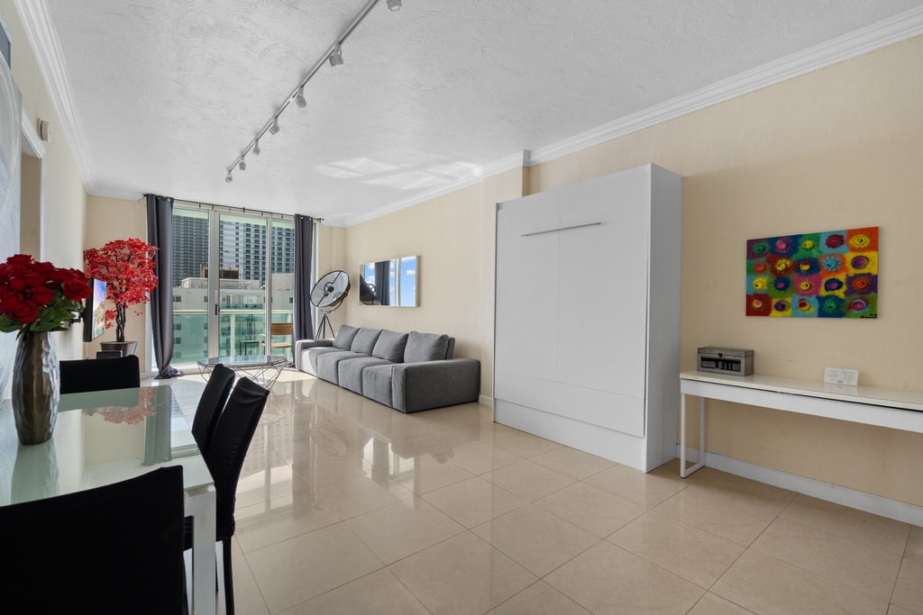 Penthouse w/ King Bed & Ocean View at Tides 7 Komffy