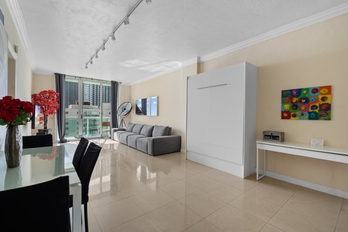 Penthouse w/ King Bed & Ocean View at Tides 7 Komffy Canada