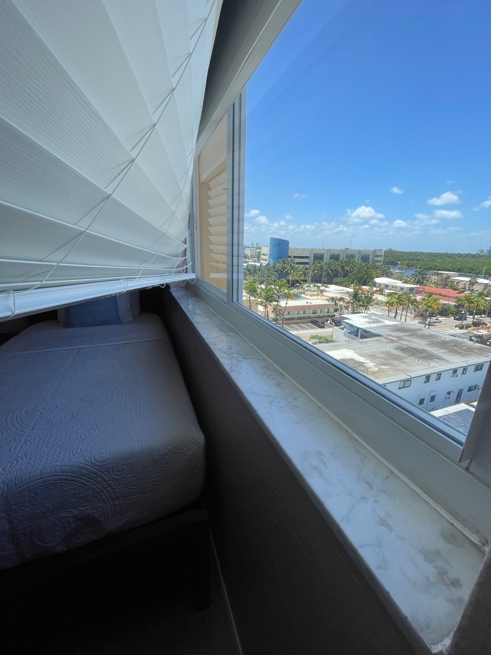 Modern Beachfront Suite at Hollywood Broadwalk 16 Komffy