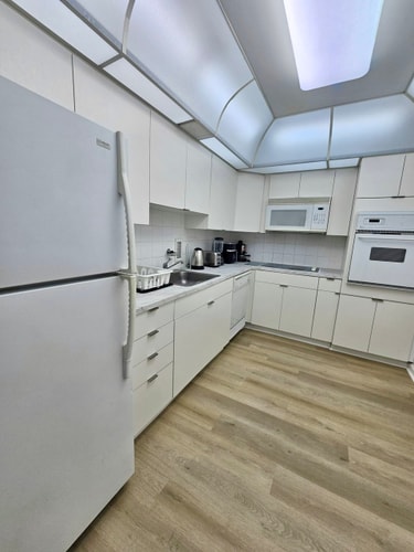 Komffy Condo w/2 Queen beds & Ocean View | Tides 8 Komffy
