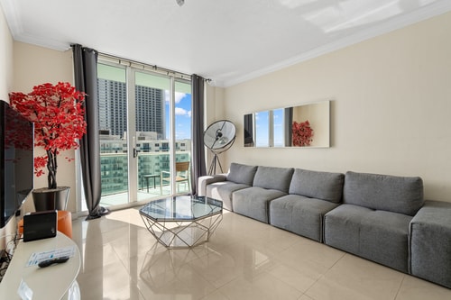 Penthouse w/ King Bed & Ocean View at Tides 6 Komffy Canada
