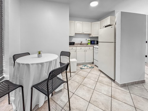 Queen Studio + Kitchenette | Beach Access 3 Komffy
