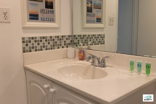 Komffy Apt w/2 Queen Beds & Canal View at Tides 31 Komffy