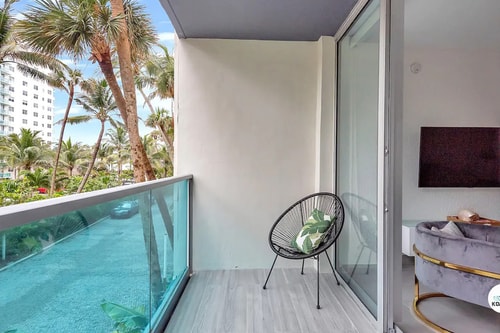 Beach home 1Bed/1.5Bath w/King bed at Sian 25 Komffy Canada