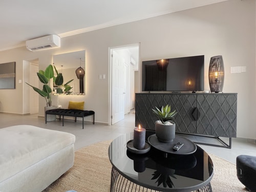 2-bdr condo in Gold Coast -Malmok Prvt. Pool /126B