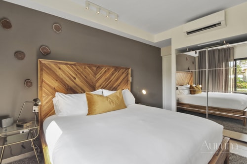 Luxury 1 bdrm boutique Condo in Gold Coast -Malmok