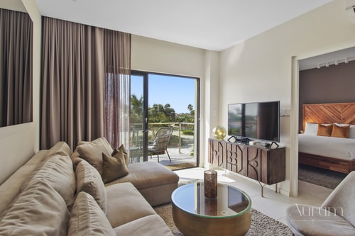 Luxury 1 bdrm boutique Condo in Gold Coast -Malmok
