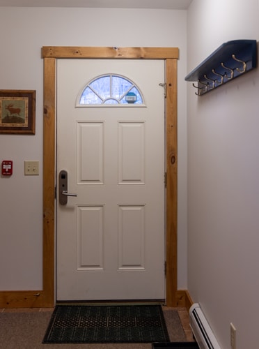 4 bdrm Jay Peak ski-in/ski-out condo w/HOT TUB!