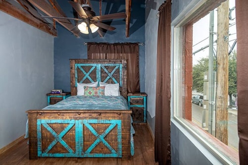 Comfy queen loft @ Alpine City Place | Hotel & Bar