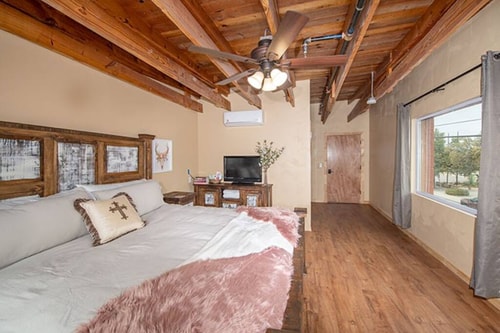 Loft with a View @ Alpine City Place | Hotel & Bar