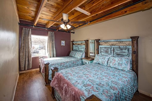 Cozy 202 & View @ Alpine City Place | Hotel & Bar