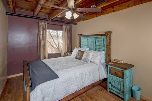 Comfy Queen loft @ Alpine City Place | Hotel & Bar