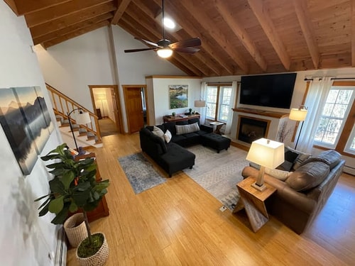 Idyllic Stowe Home and pvt Suite