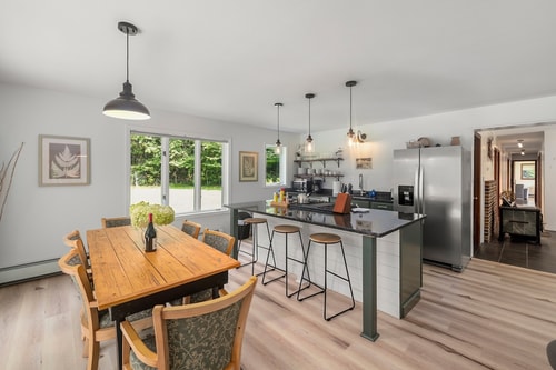 Charming & Renovated Stowe 4 BR Getaway