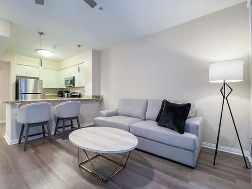 Beautiful Studio Apartment by LACMA.