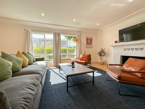 Deluxe 2-Story Townhouse | The Grove LA