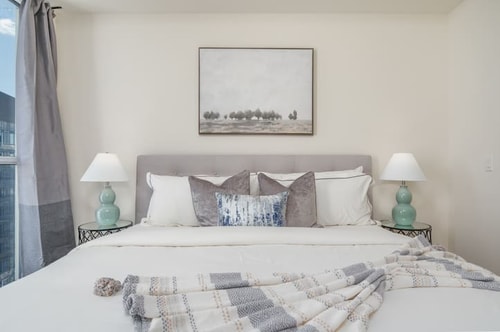 Spacious 2BR+Den, with Parking